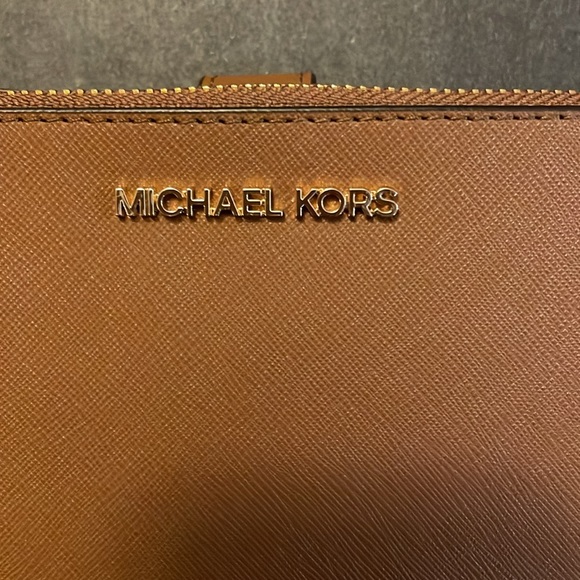 Michael Kors Jet Set Double-Zip Wallet - Picture 2 of 6